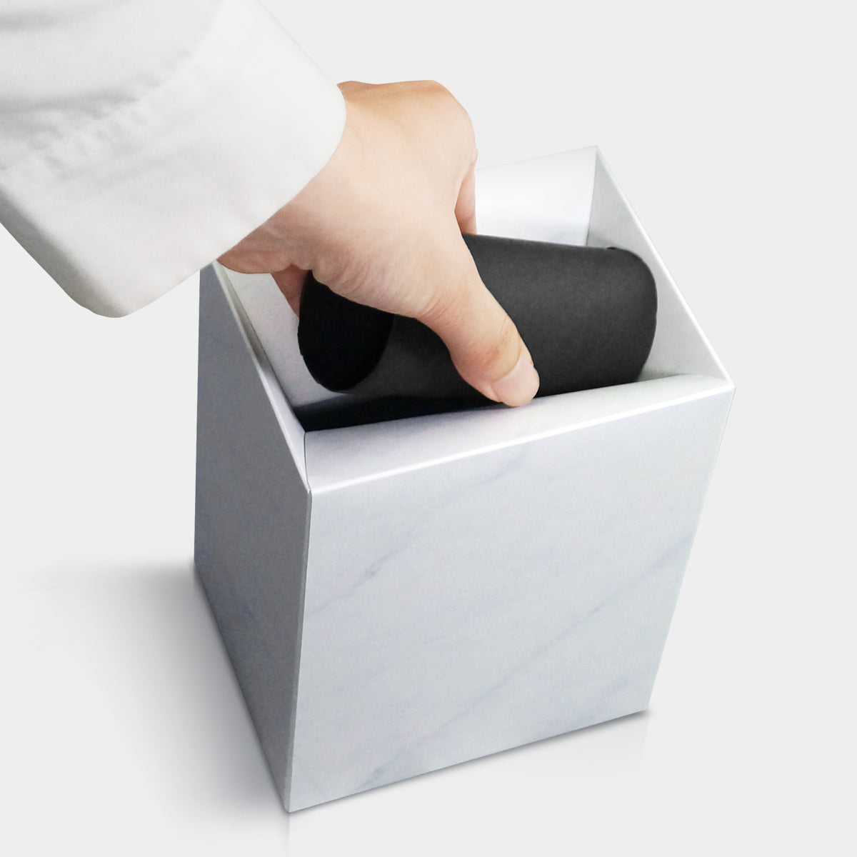 中を見ずに捨てられる