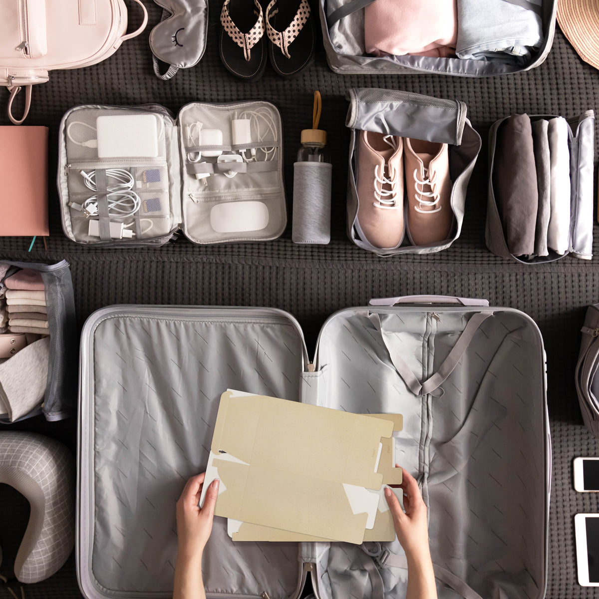 畳んで持ち運びできるので、旅行に入れておいても場所を取らず、旅先で何かあった際も持ってて安心。