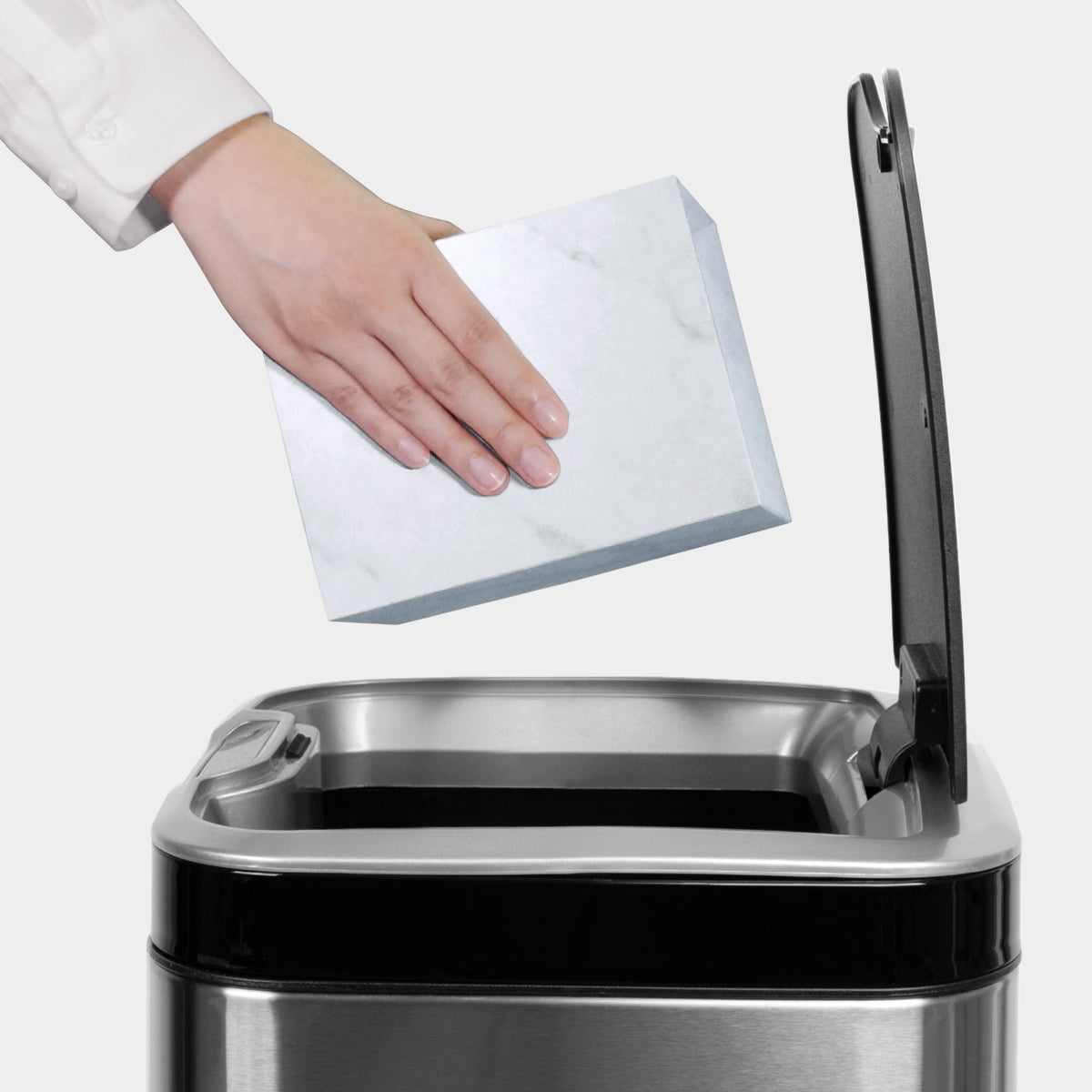 そのまま捨てられるため、片付けも衛生的。ゴミ袋の入れ替え作業も不要。