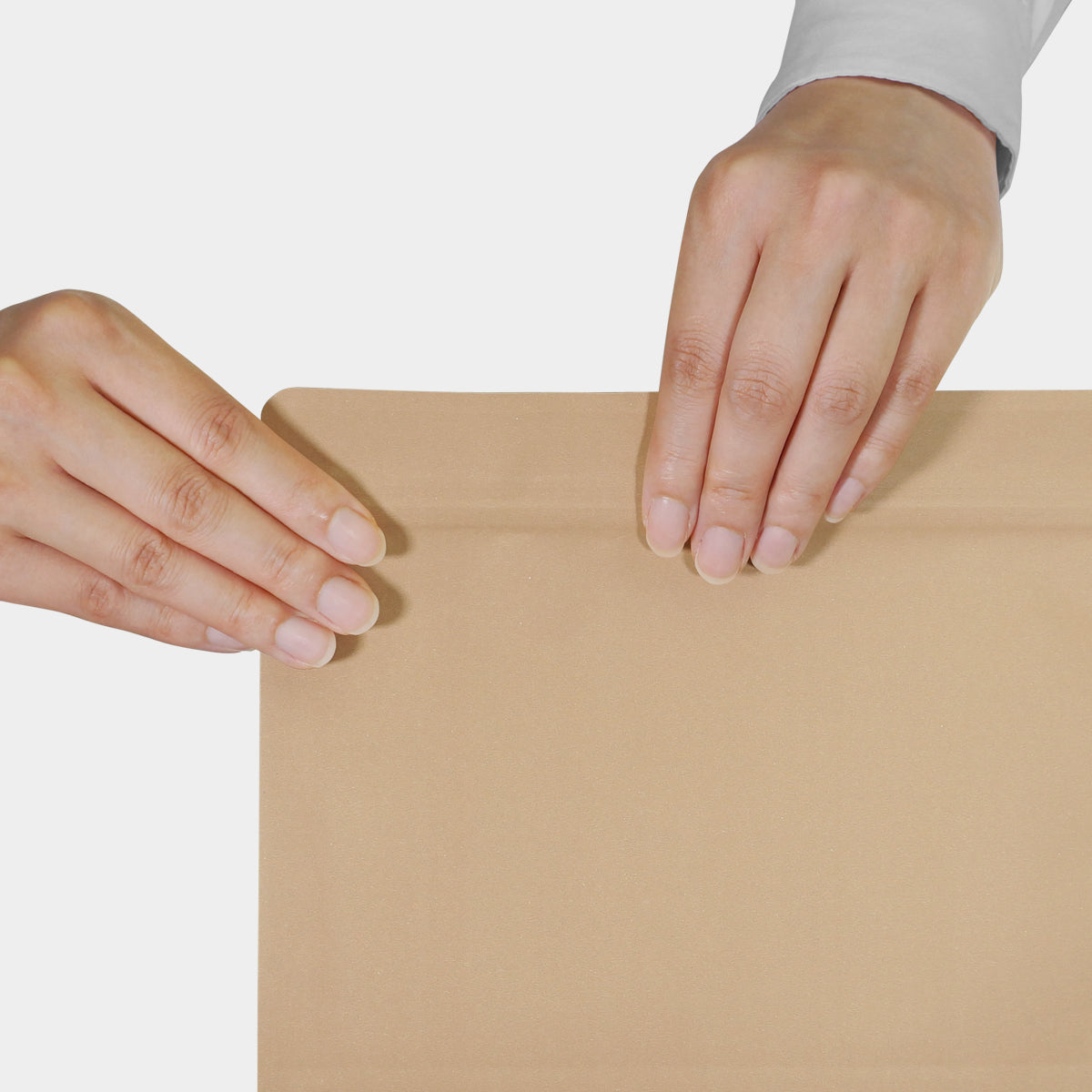 漏れを防ぐ「しっかりチャック」採用。チャック部のマチが広く開閉しやすい。