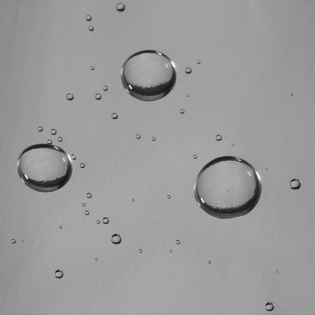 内側のフィルムが水を弾くため、水に強い。水分を漏らさず使用可能。