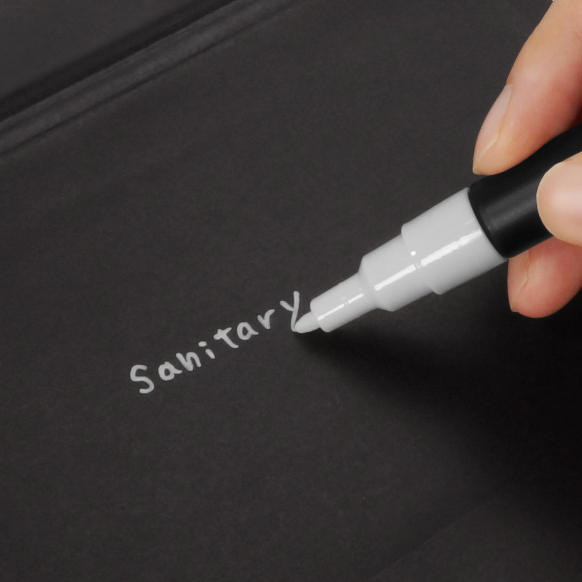 表面は紙製なので水性ペンで記入が可能で、使用用途などを書いておけます。